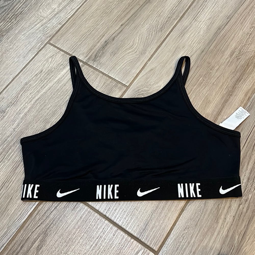 Girls Nike Fit sports bra black size large. Excellent condition!!